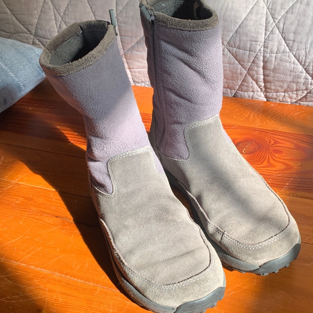 L.L. Bean Women’s Suede and Fleece Boots with Side Zipper, Size 8.5